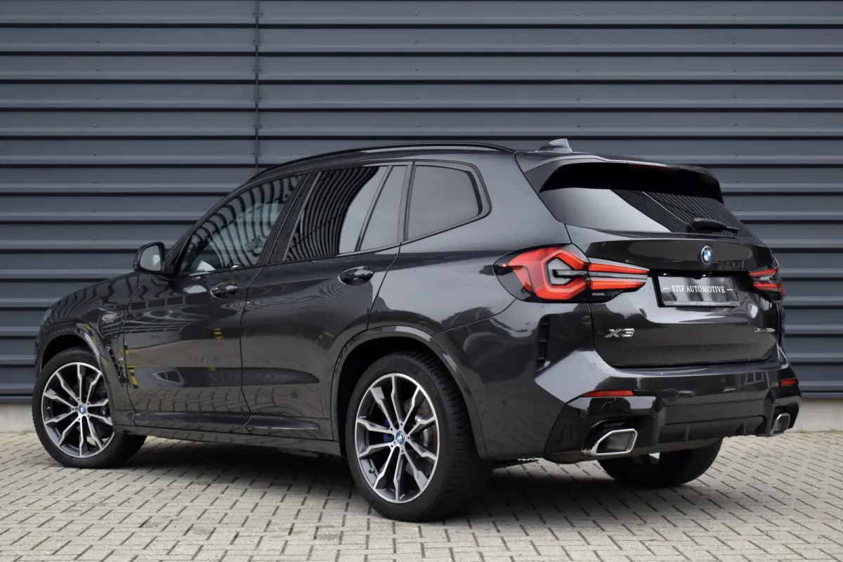 xDrive30e M Sport | Pano | M-Stoelen | ACC | Harman/Kardon | Memory | Head-Up | 20'' Wielen |