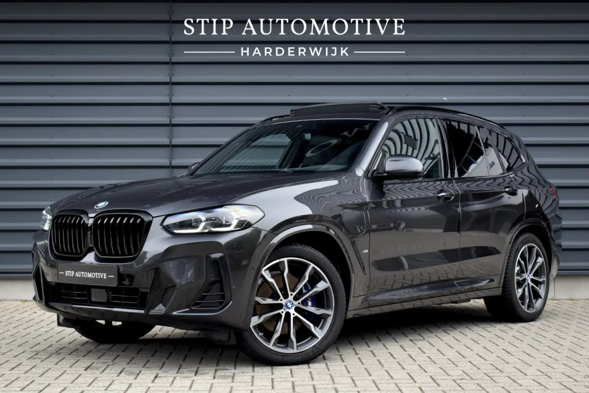 xDrive30e M Sport | Pano | M-Stoelen | ACC | Harman/Kardon | Memory | Head-Up | 20'' Wielen |