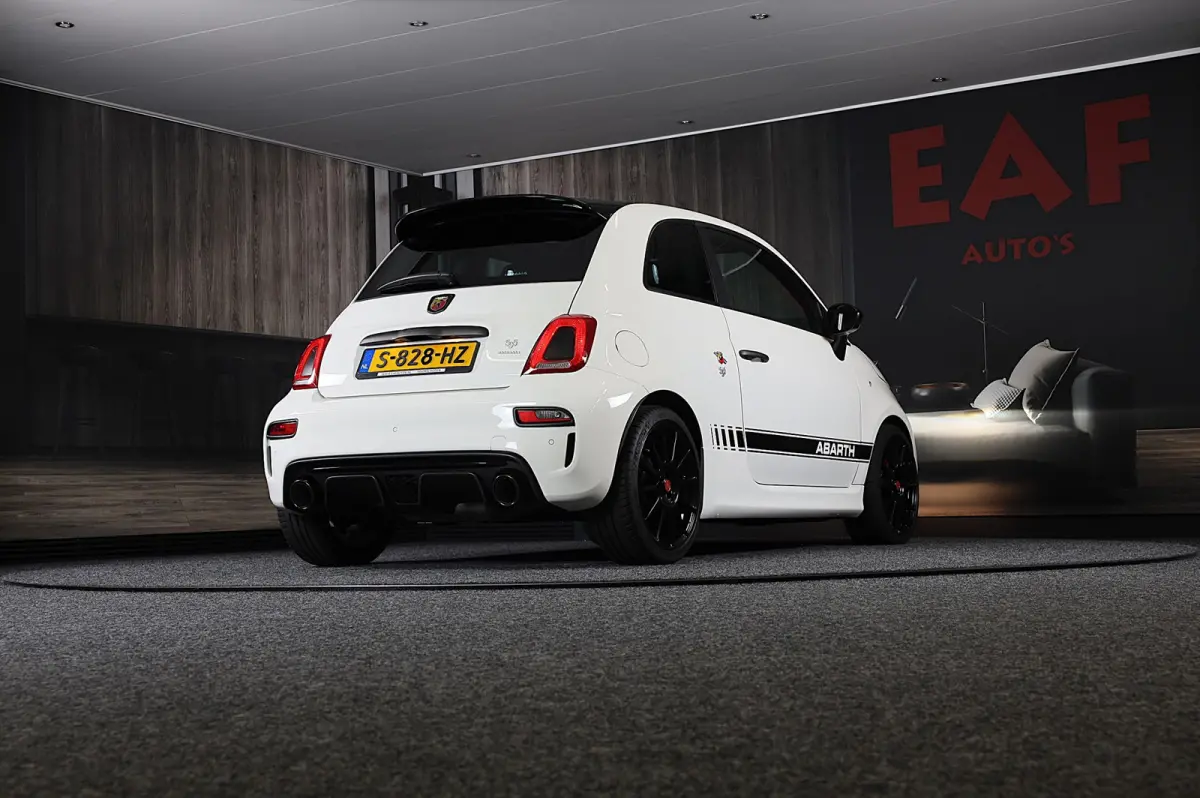 1.4 T-Jet Abarth Esseesse 70th Anniversary / Sabelt Stoelen / AKRAPOVIC / Carbon / Navi / Ecc / Rode Gordels / Led
