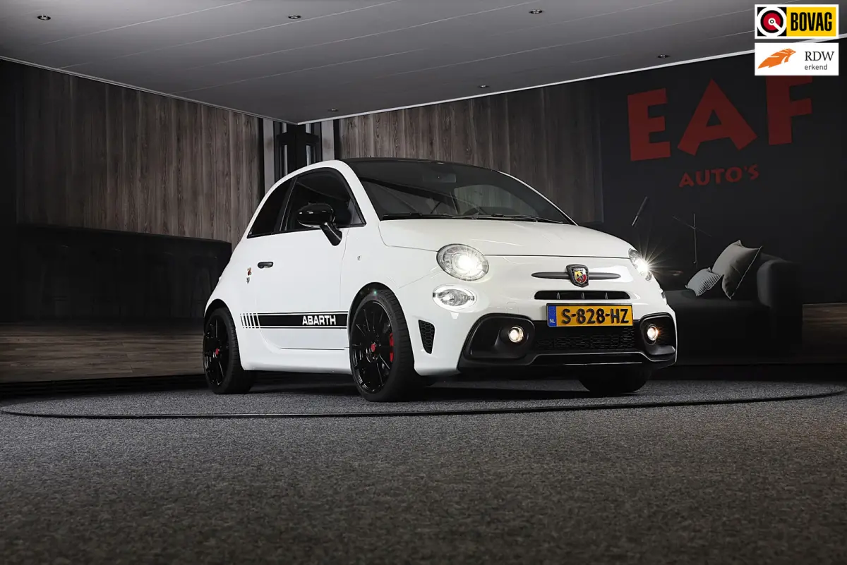 1.4 T-Jet Abarth Esseesse 70th Anniversary / Sabelt Stoelen / AKRAPOVIC / Carbon / Navi / Ecc / Rode Gordels / Led