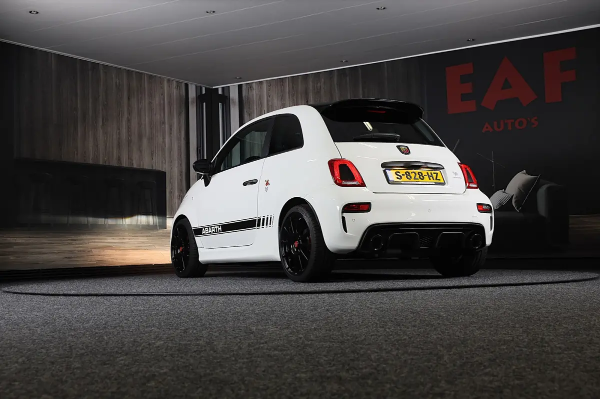 1.4 T-Jet Abarth Esseesse 70th Anniversary / Sabelt Stoelen / AKRAPOVIC / Carbon / Navi / Ecc / Rode Gordels / Led