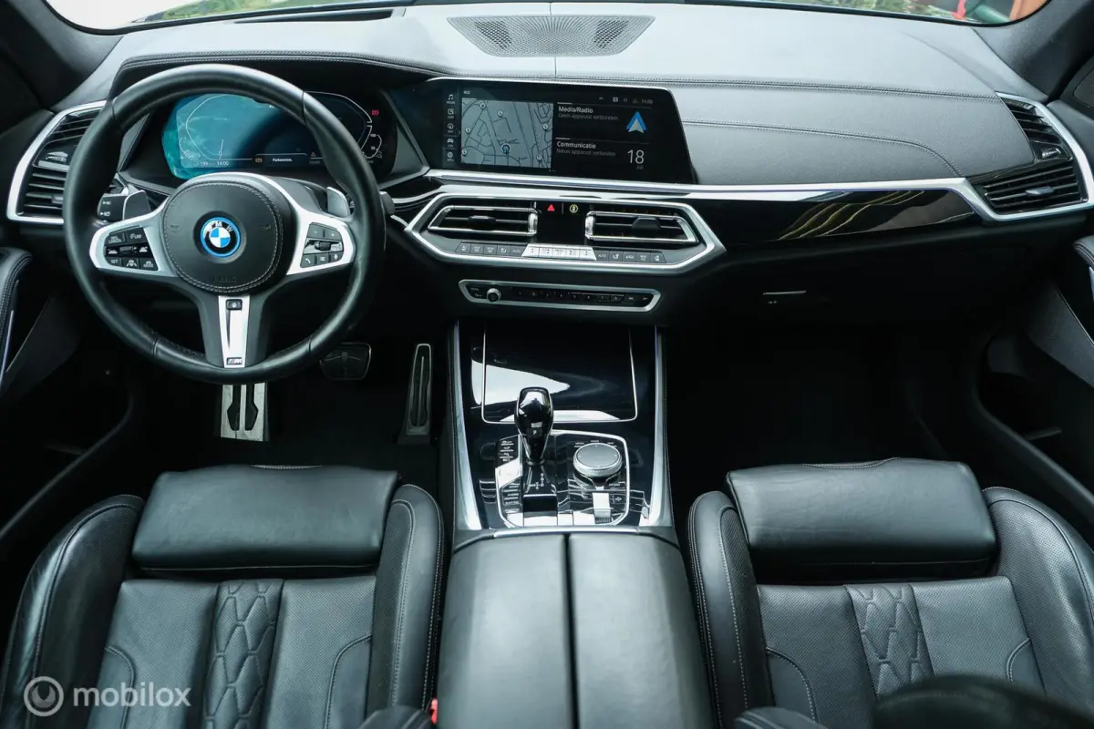 xDrive45e High Executive | M-pakket | Laser | Pano | M-technik zetels| Stoelverwarming en ventilatie | Trekhaak | 360 camera | Dealer onderhouden | 22 Inch | Ambient | DAB+