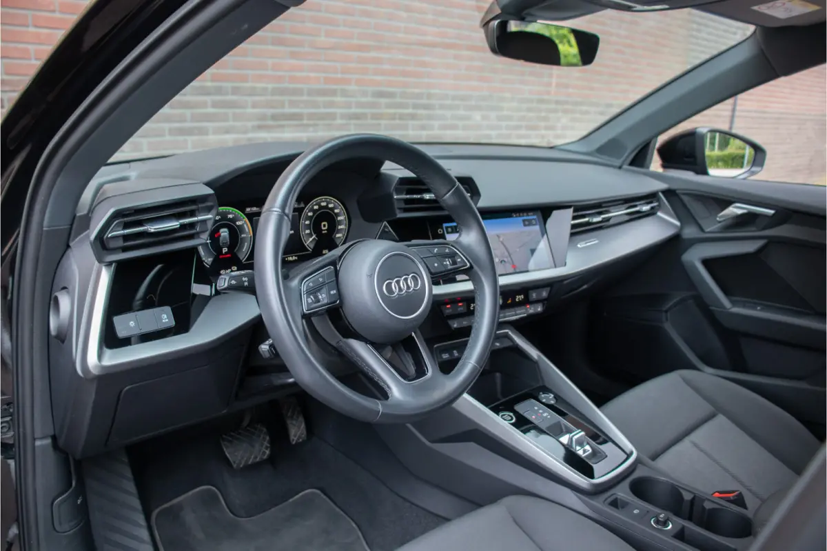 40 TFSI e 204pk Edition, Stoelverwarming, Adaptive Cruise, Park Assist, Carplay, DAB+, Navigatie.