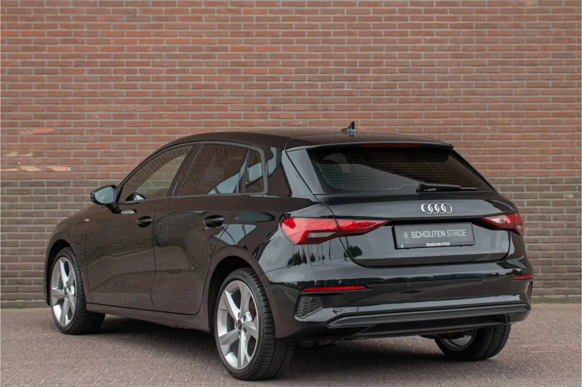 40 TFSI e 204pk Edition, Stoelverwarming, Adaptive Cruise, Park Assist, Carplay, DAB+, Navigatie.