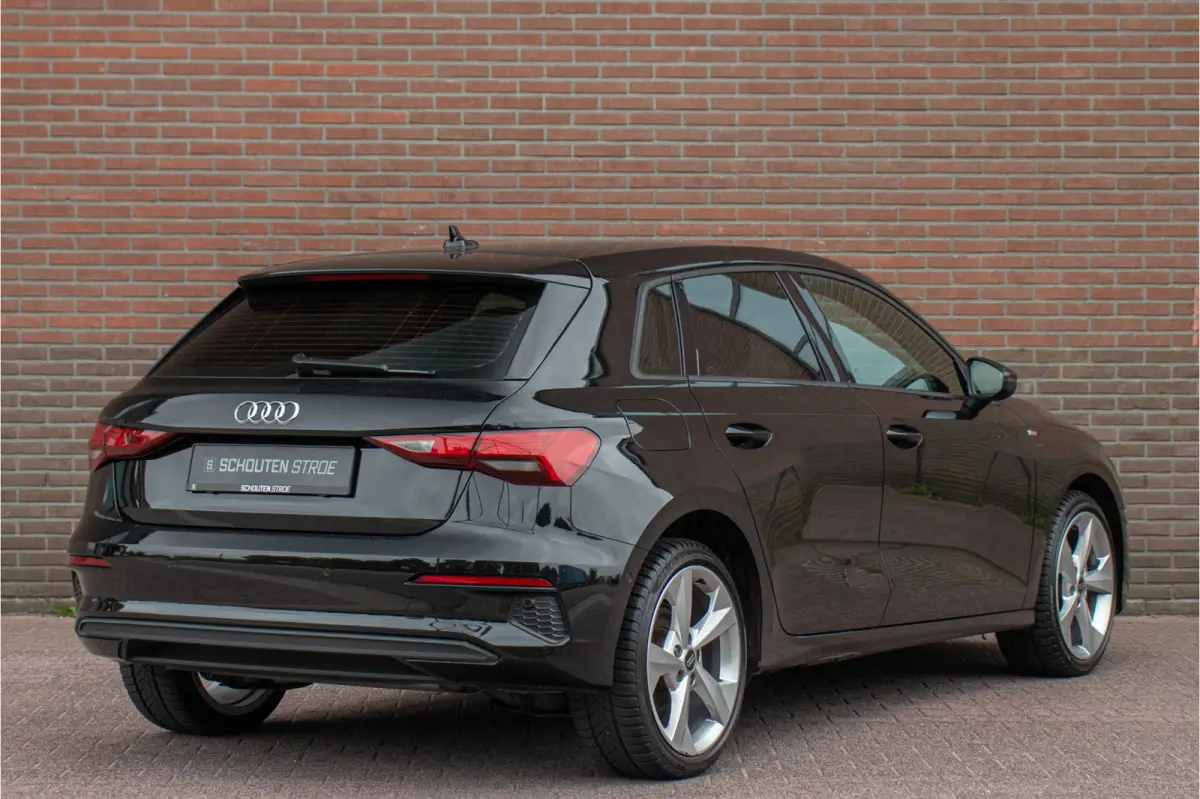 40 TFSI e 204pk Edition, Stoelverwarming, Adaptive Cruise, Park Assist, Carplay, DAB+, Navigatie.