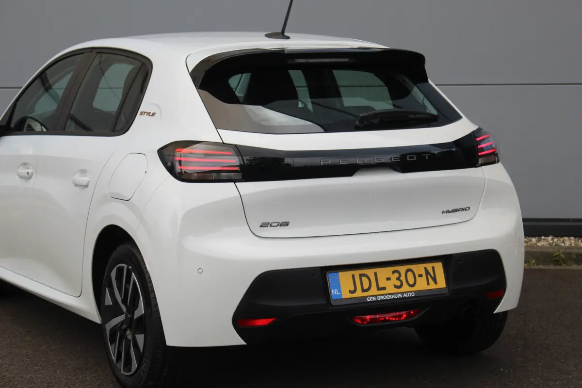 1.2 Hybrid 110 e-DCS6 Style | Carplay | Cruise | DAB | Airco | PDC | Elek. Ramen | LED | Carplay | Cruise | DAB | Airco | PDC | Elek. Ramen | LED |