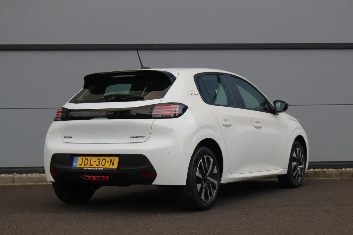 1.2 Hybrid 110 e-DCS6 Style | Carplay | Cruise | DAB | Airco | PDC | Elek. Ramen | LED | Carplay | Cruise | DAB | Airco | PDC | Elek. Ramen | LED |