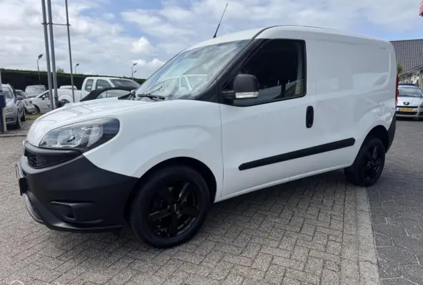 1.6 MJ L1H1 41000 km NAP lichte zij schade