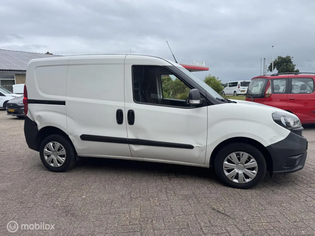 1.6 MJ L1H1 41000 km NAP lichte zij schade