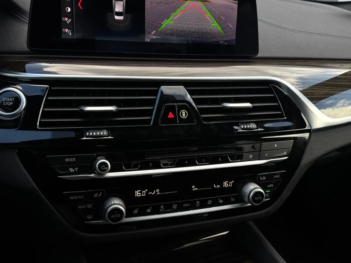 530e iPerformance High Executive NAVI|LEDER|LED|CAMERA|SPORTVELGEN