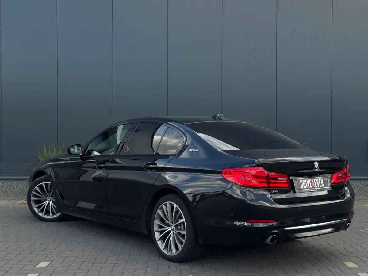 530e iPerformance High Executive NAVI|LEDER|LED|CAMERA|SPORTVELGEN