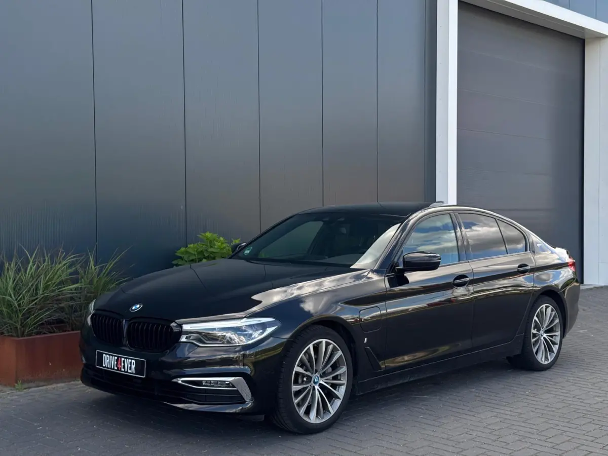 530e iPerformance High Executive NAVI|LEDER|LED|CAMERA|SPORTVELGEN