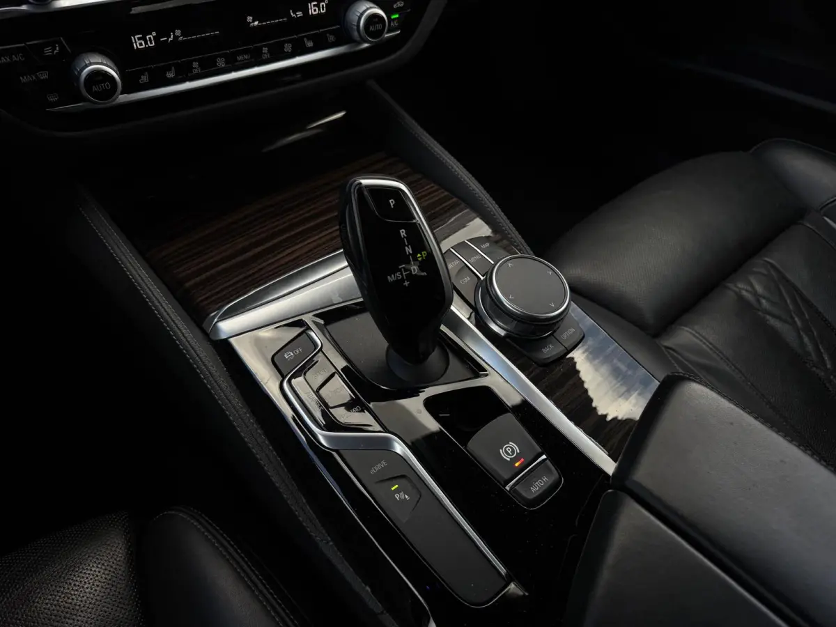 530e iPerformance High Executive NAVI|LEDER|LED|CAMERA|SPORTVELGEN