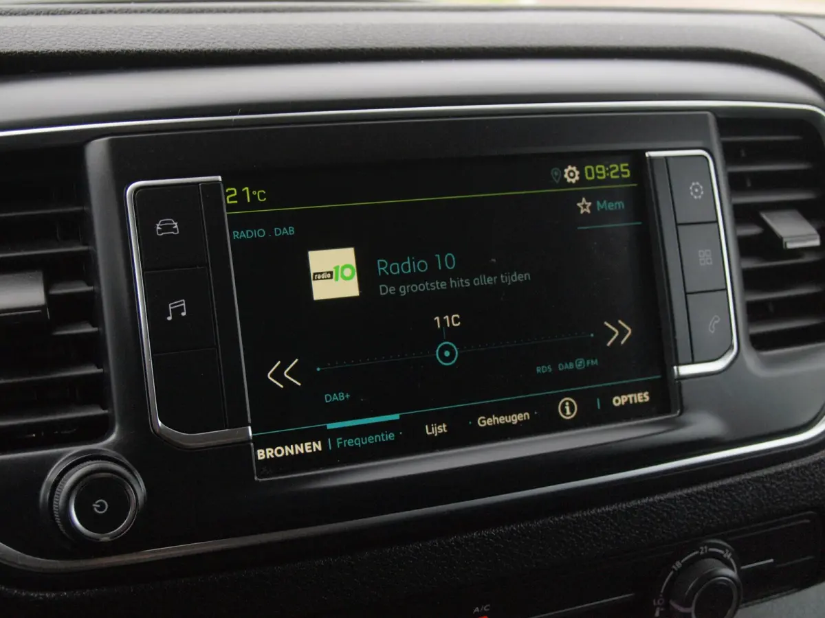 Standard Premium 75 kWh | Side bars | Apple Carplay | Zware Accupakket | Camera | Cruise Control |