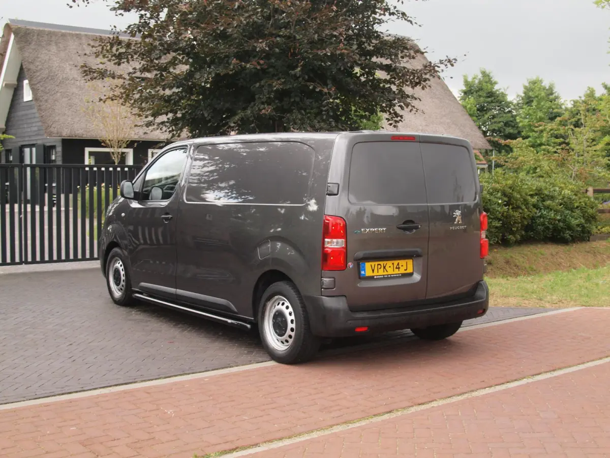 Standard Premium 75 kWh | Side bars | Apple Carplay | Zware Accupakket | Camera | Cruise Control |