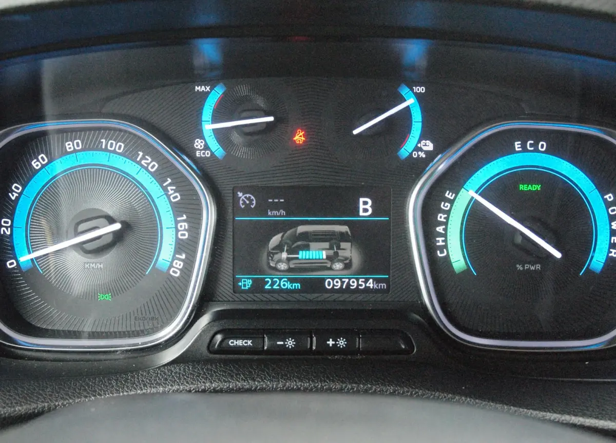 Standard Premium 75 kWh | Side bars | Apple Carplay | Zware Accupakket | Camera | Cruise Control |