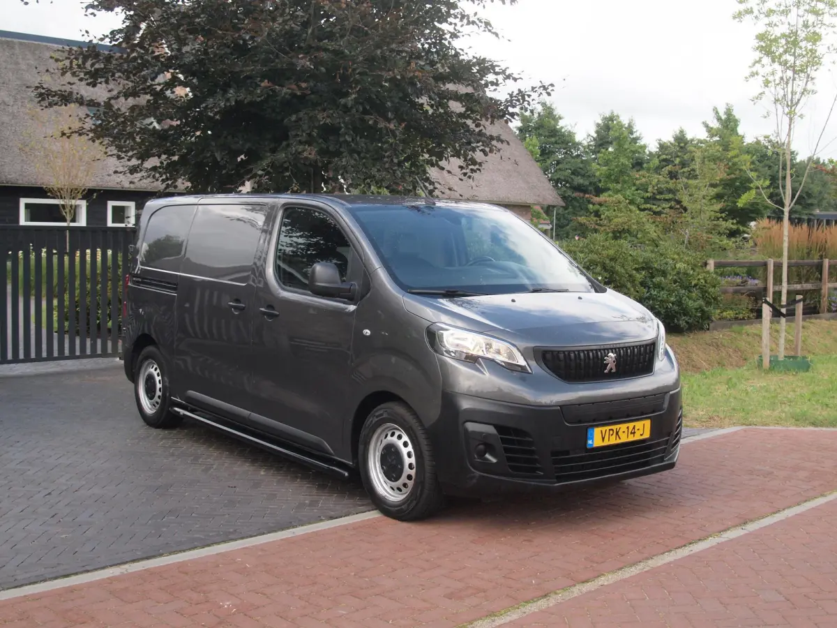 Standard Premium 75 kWh | Side bars | Apple Carplay | Zware Accupakket | Camera | Cruise Control |