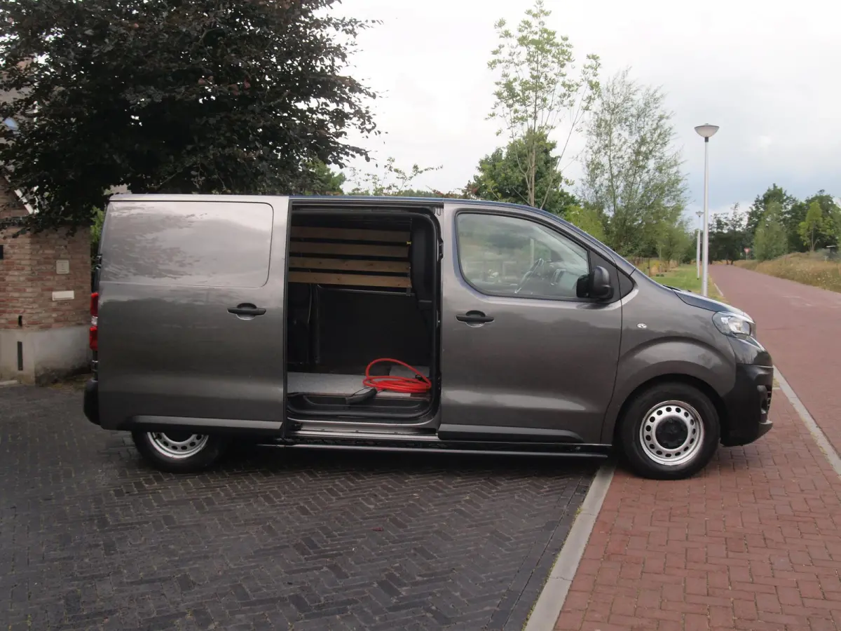 Standard Premium 75 kWh | Side bars | Apple Carplay | Zware Accupakket | Camera | Cruise Control |