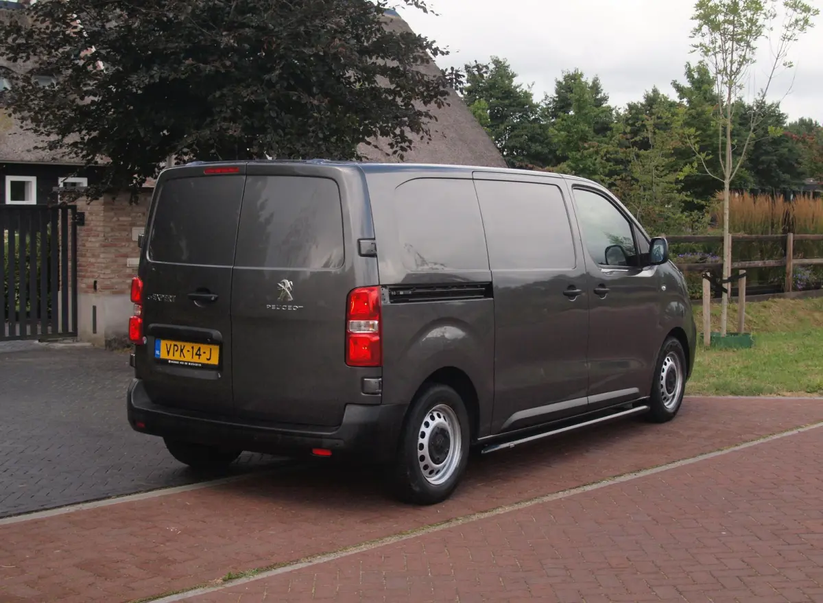 Standard Premium 75 kWh | Side bars | Apple Carplay | Zware Accupakket | Camera | Cruise Control |