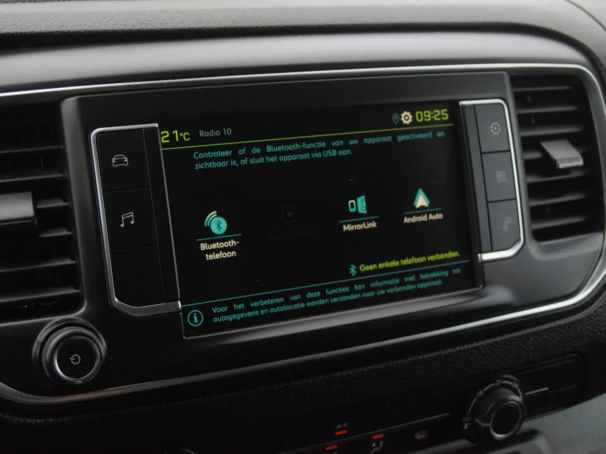 Standard Premium 75 kWh | Side bars | Apple Carplay | Zware Accupakket | Camera | Cruise Control |