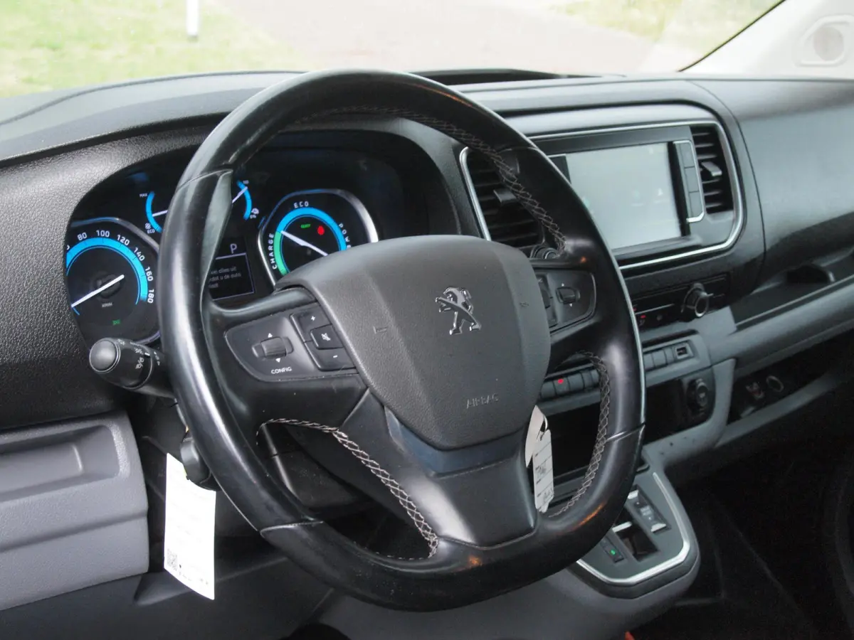 Standard Premium 75 kWh | Side bars | Apple Carplay | Zware Accupakket | Camera | Cruise Control |