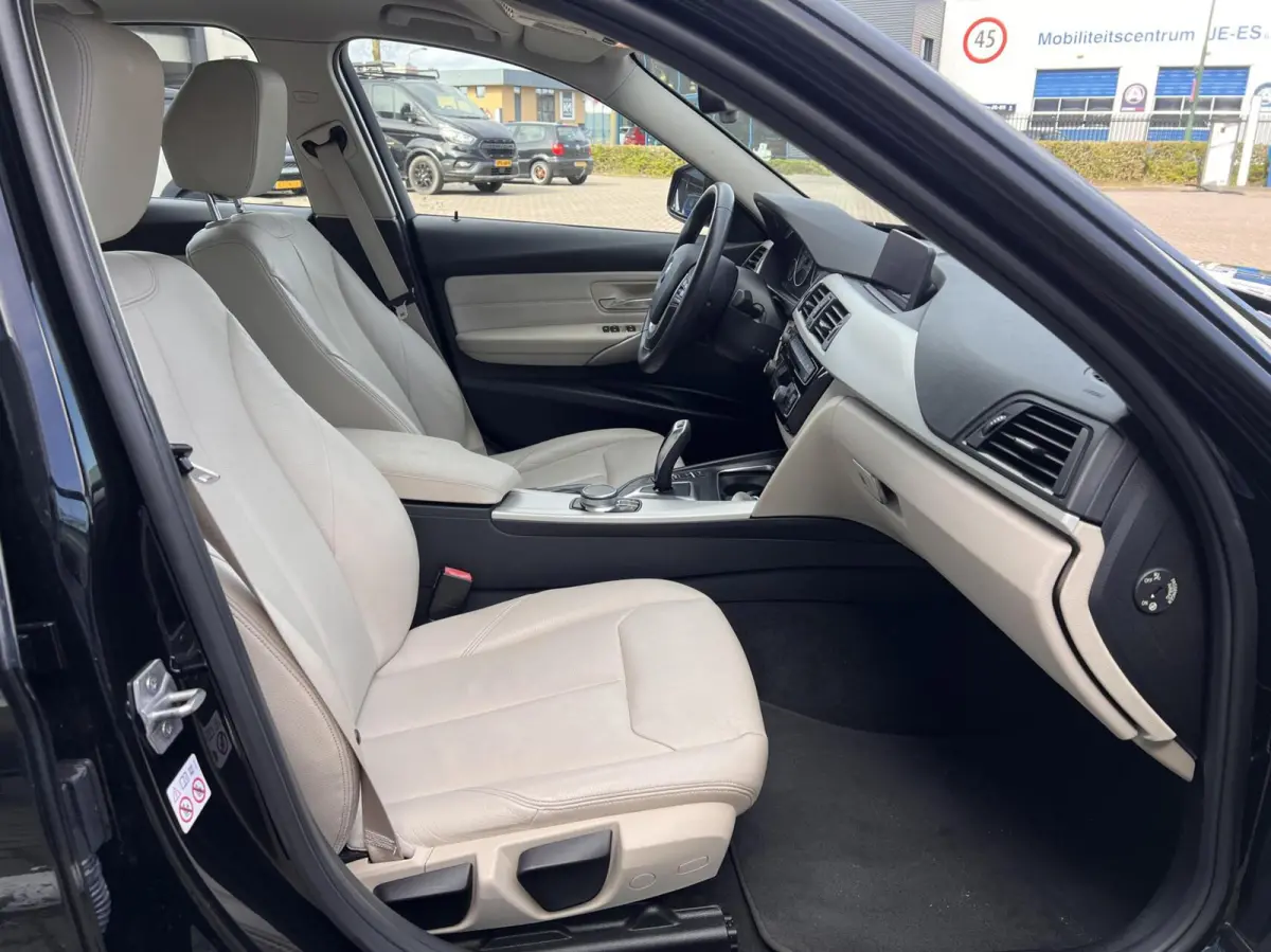 318i High Executive Automaat Clima 2018 Leer NAP