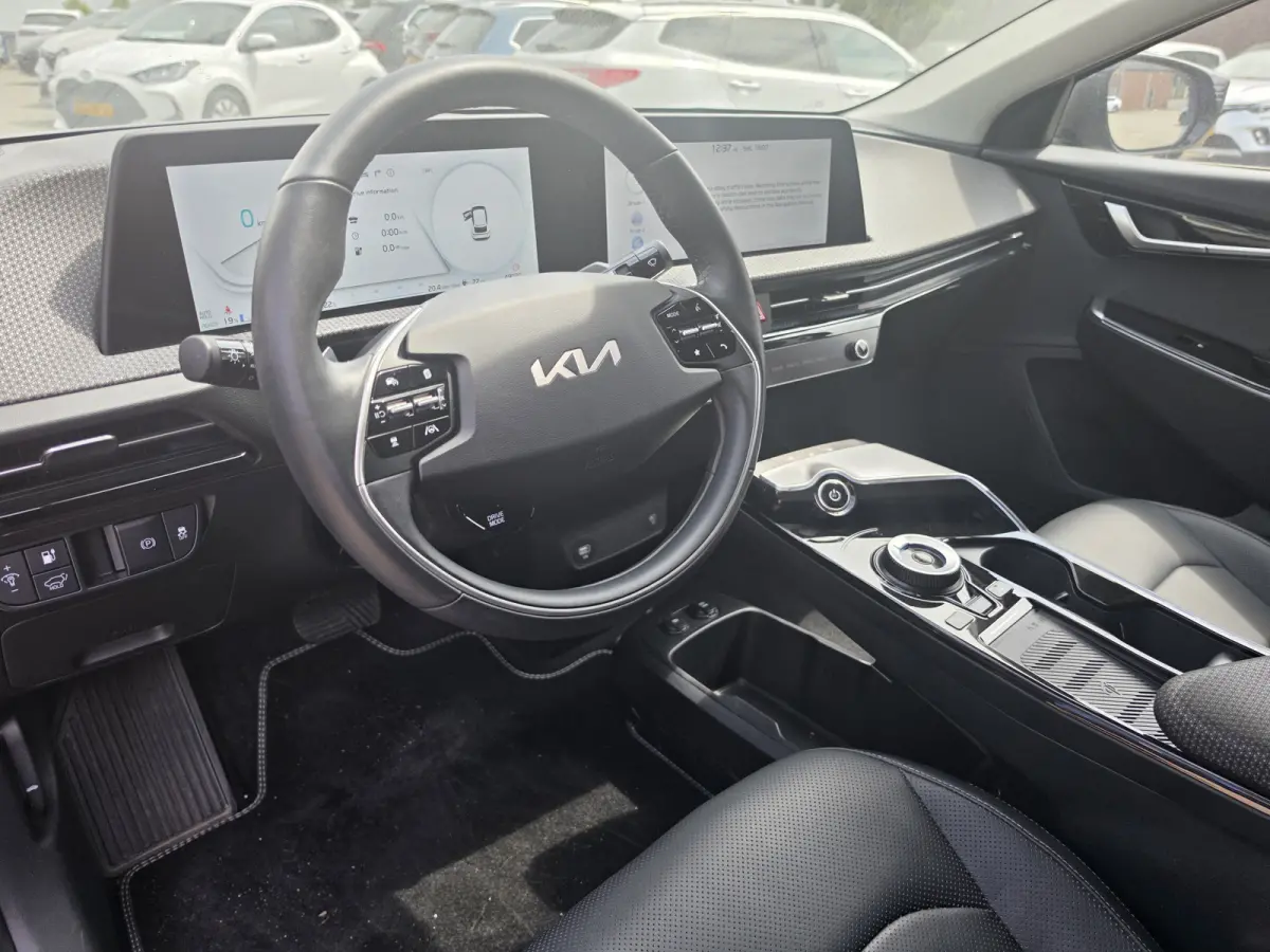 Edition Advanced 77.4 kWh | NL-auto | Apple Carplay/Android Auto | Voorstoelen verwarmd |