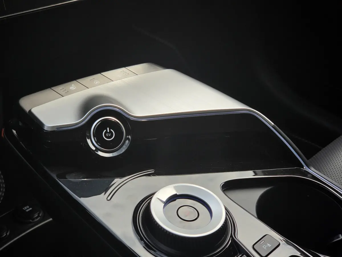 Edition Advanced 77.4 kWh | NL-auto | Apple Carplay/Android Auto | Voorstoelen verwarmd |