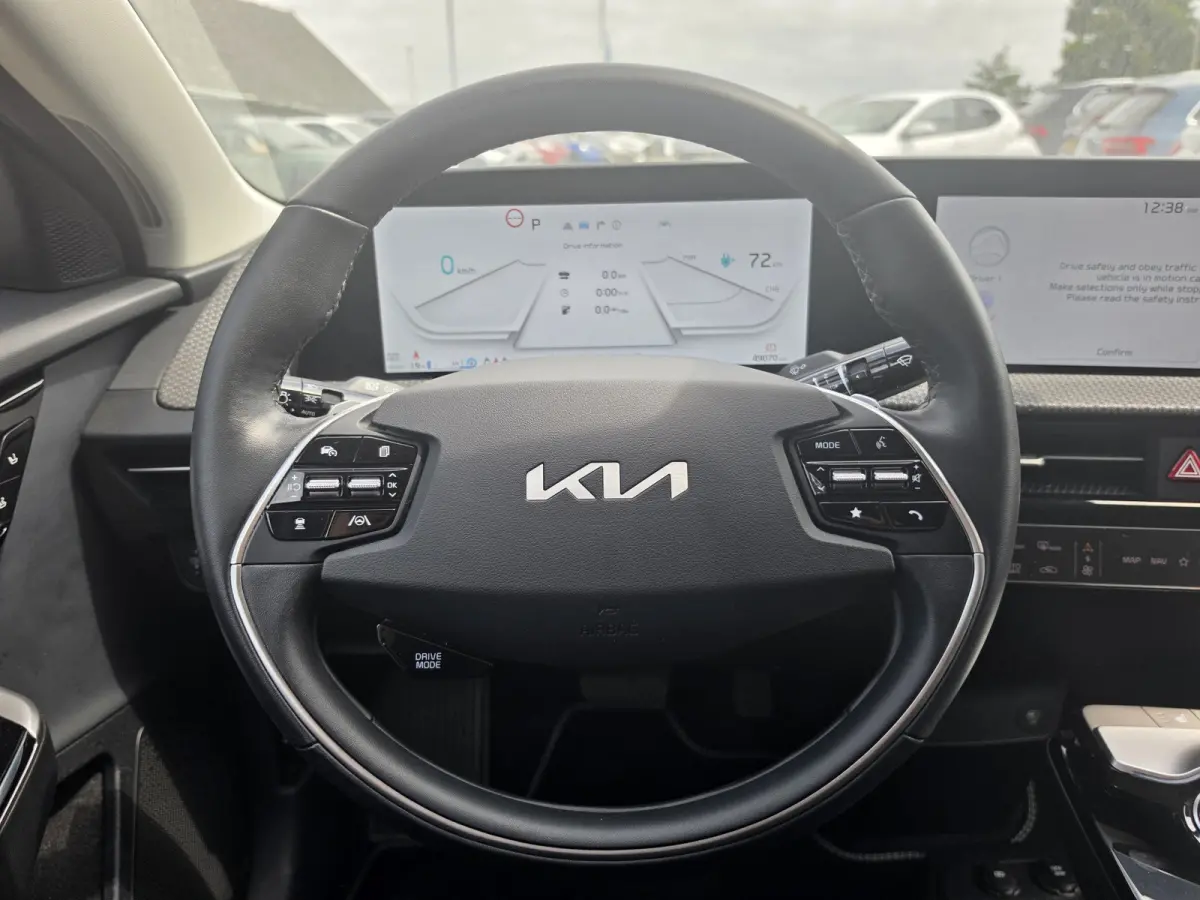 Edition Advanced 77.4 kWh | NL-auto | Apple Carplay/Android Auto | Voorstoelen verwarmd |