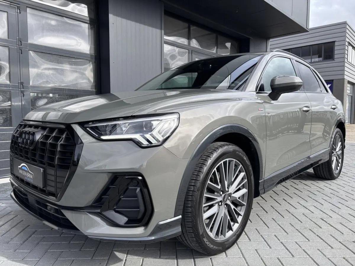 35 TFSI S-line Chronos grey