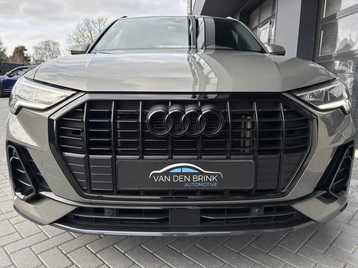 35 TFSI S-line Chronos grey