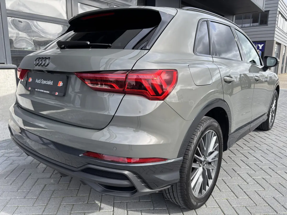 35 TFSI S-line Chronos grey