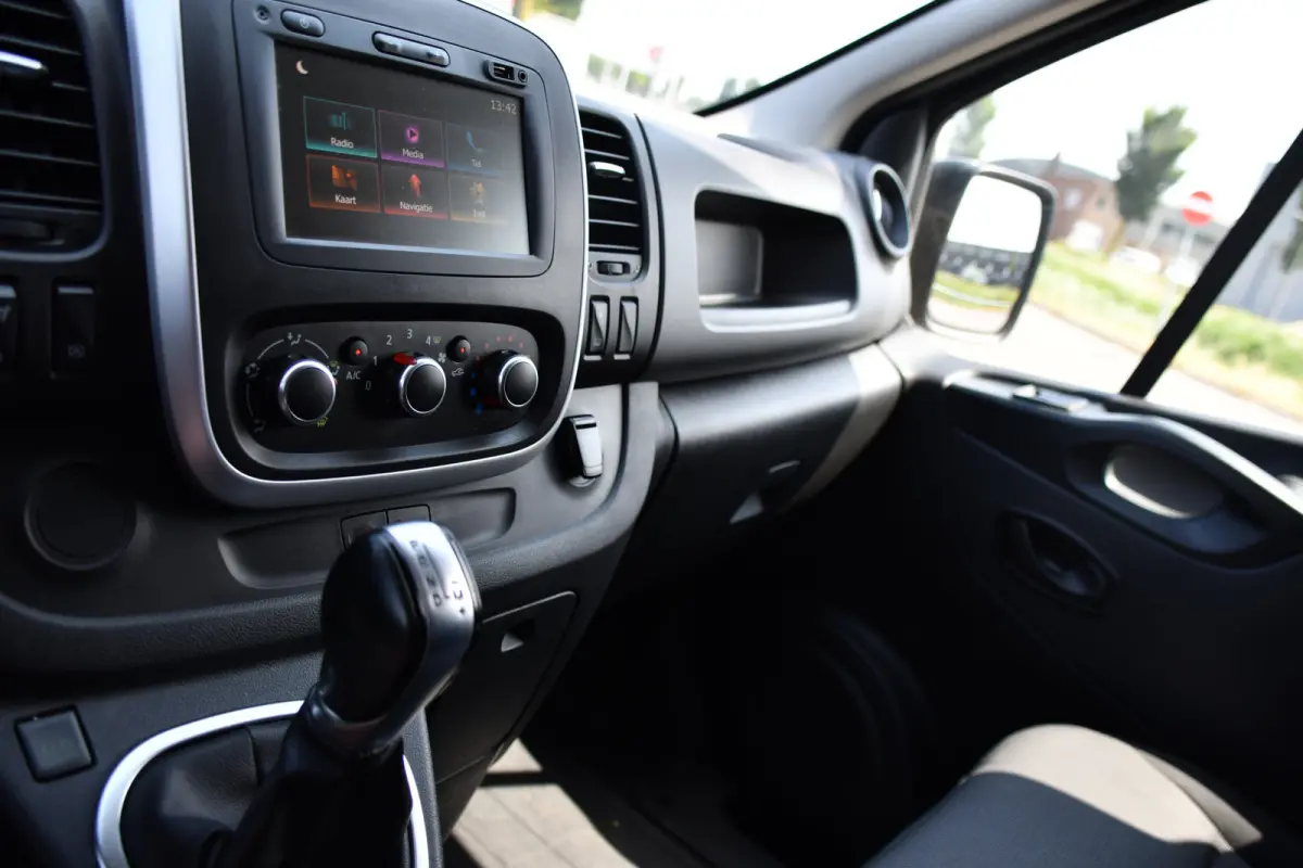 2.0 dCi 145 T29 L2H1 Black Edition Cruise, Sensoren, LED, 145pk, Multimedia, Automaat, Trekhaak, Betimmering, NAVI, Uniek!