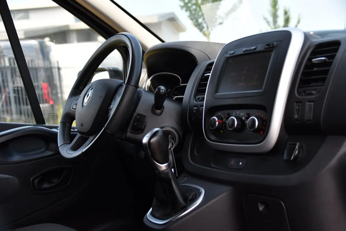 2.0 dCi 145 T29 L2H1 Black Edition Cruise, Sensoren, LED, 145pk, Multimedia, Automaat, Trekhaak, Betimmering, NAVI, Uniek!