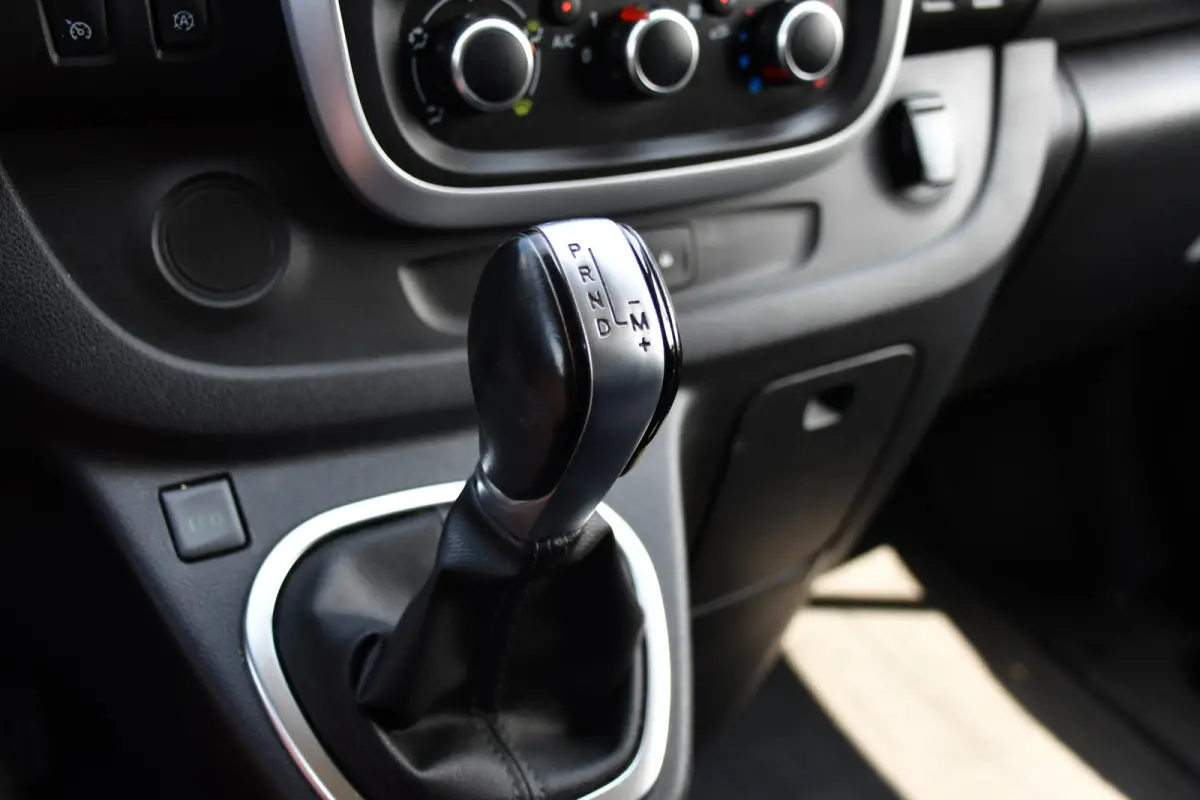2.0 dCi 145 T29 L2H1 Black Edition Cruise, Sensoren, LED, 145pk, Multimedia, Automaat, Trekhaak, Betimmering, NAVI, Uniek!