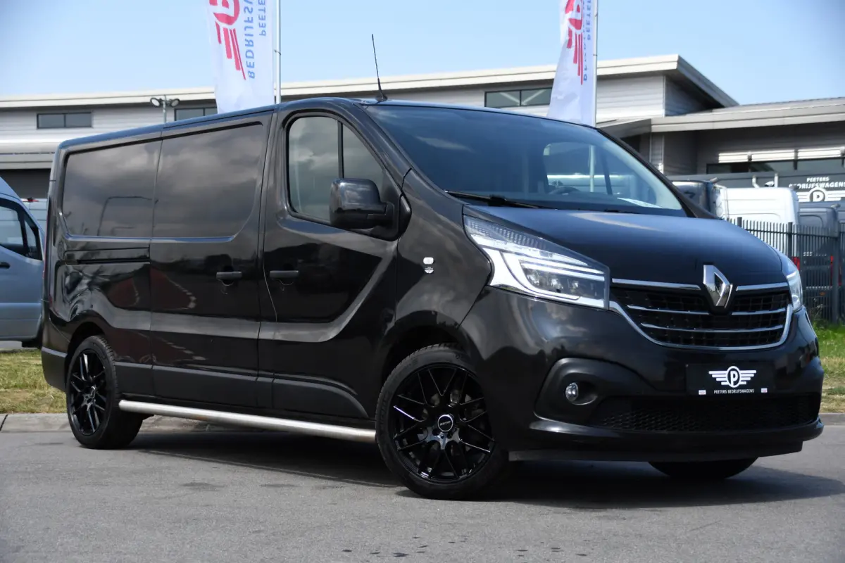 2.0 dCi 145 T29 L2H1 Black Edition Cruise, Sensoren, LED, 145pk, Multimedia, Automaat, Trekhaak, Betimmering, NAVI, Uniek!