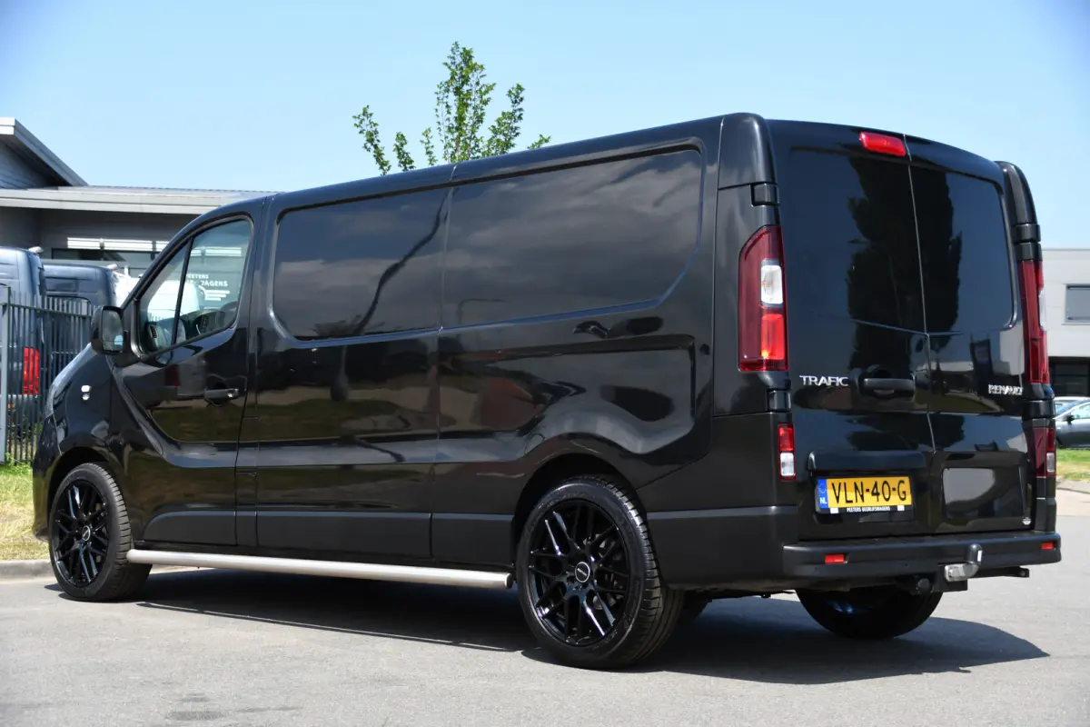 2.0 dCi 145 T29 L2H1 Black Edition Cruise, Sensoren, LED, 145pk, Multimedia, Automaat, Trekhaak, Betimmering, NAVI, Uniek!