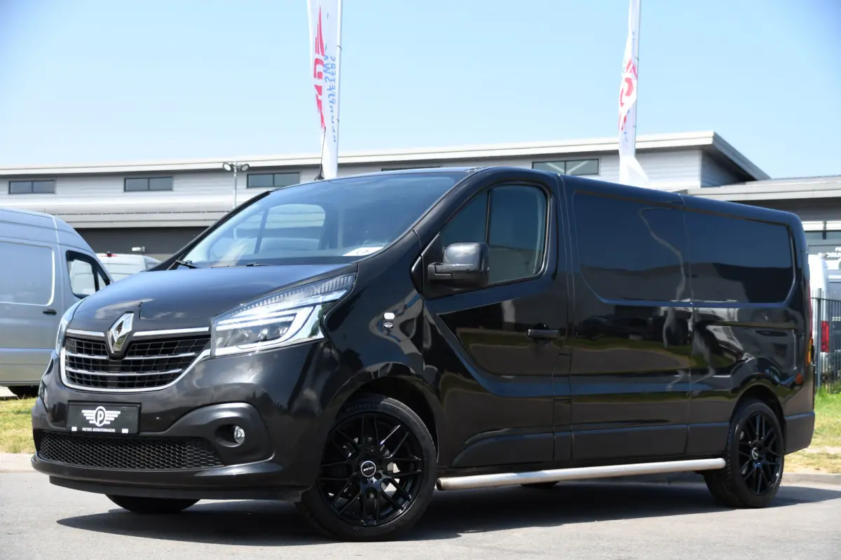 2.0 dCi 145 T29 L2H1 Black Edition Cruise, Sensoren, LED, 145pk, Multimedia, Automaat, Trekhaak, Betimmering, NAVI, Uniek!