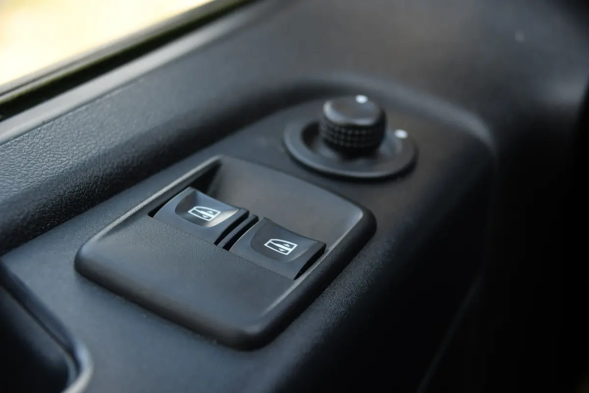 2.0 dCi 145 T29 L2H1 Black Edition Cruise, Sensoren, LED, 145pk, Multimedia, Automaat, Trekhaak, Betimmering, NAVI, Uniek!