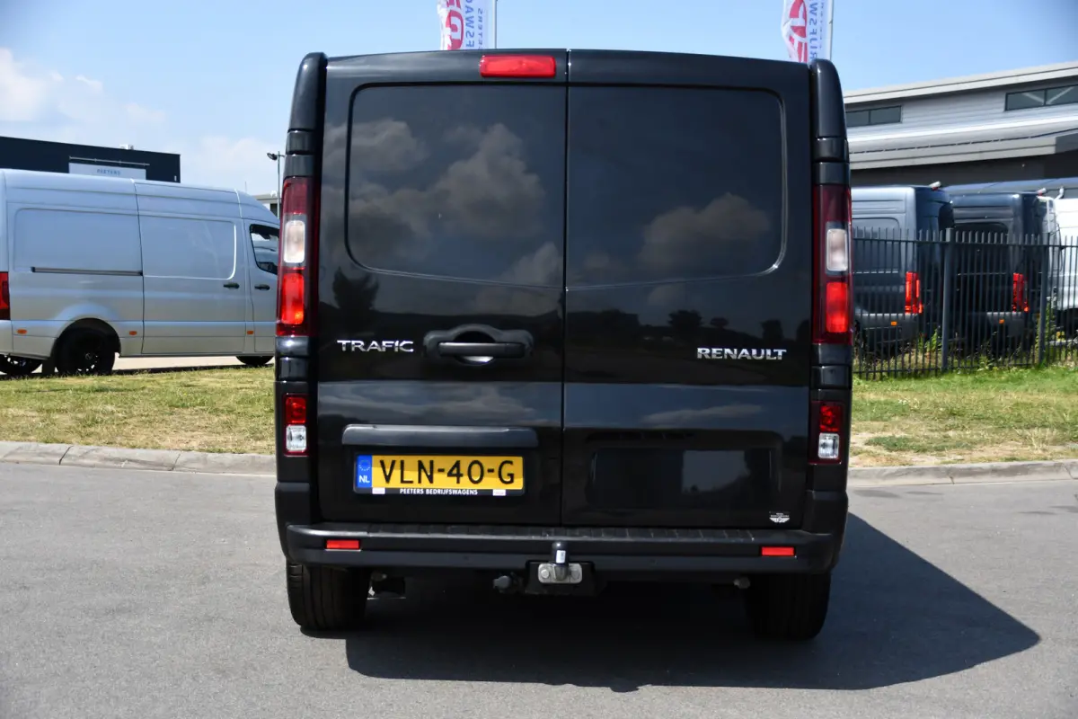 2.0 dCi 145 T29 L2H1 Black Edition Cruise, Sensoren, LED, 145pk, Multimedia, Automaat, Trekhaak, Betimmering, NAVI, Uniek!
