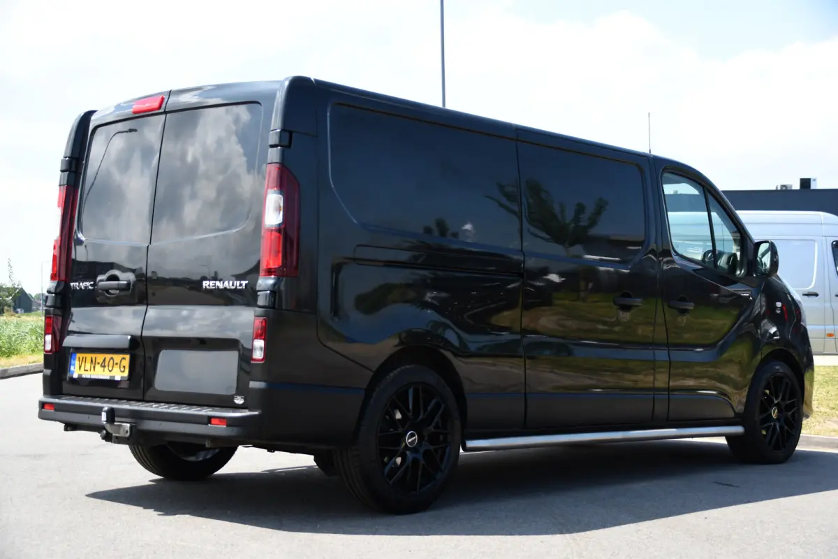 2.0 dCi 145 T29 L2H1 Black Edition Cruise, Sensoren, LED, 145pk, Multimedia, Automaat, Trekhaak, Betimmering, NAVI, Uniek!