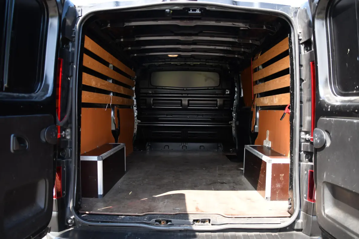 2.0 dCi 145 T29 L2H1 Black Edition Cruise, Sensoren, LED, 145pk, Multimedia, Automaat, Trekhaak, Betimmering, NAVI, Uniek!