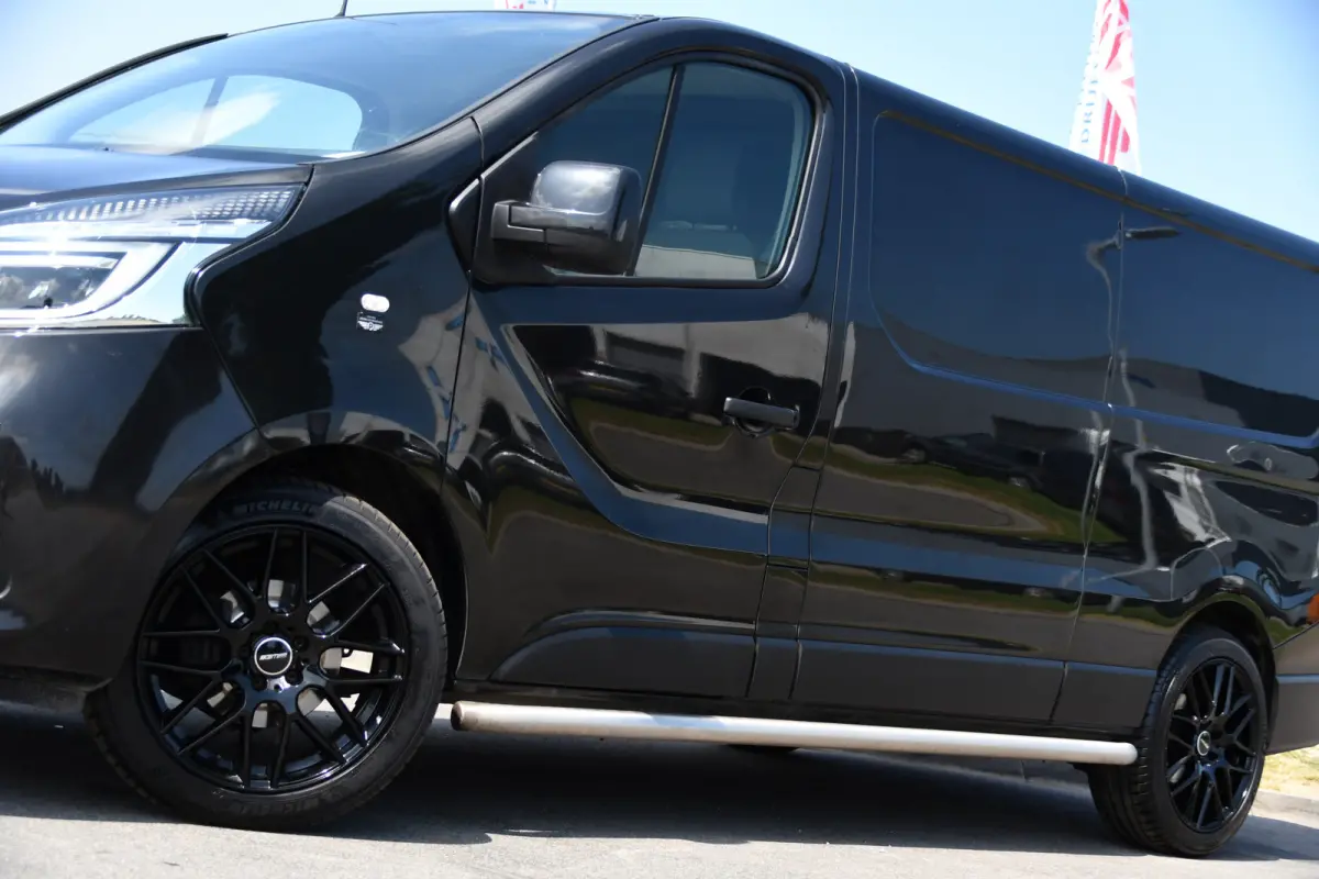 2.0 dCi 145 T29 L2H1 Black Edition Cruise, Sensoren, LED, 145pk, Multimedia, Automaat, Trekhaak, Betimmering, NAVI, Uniek!