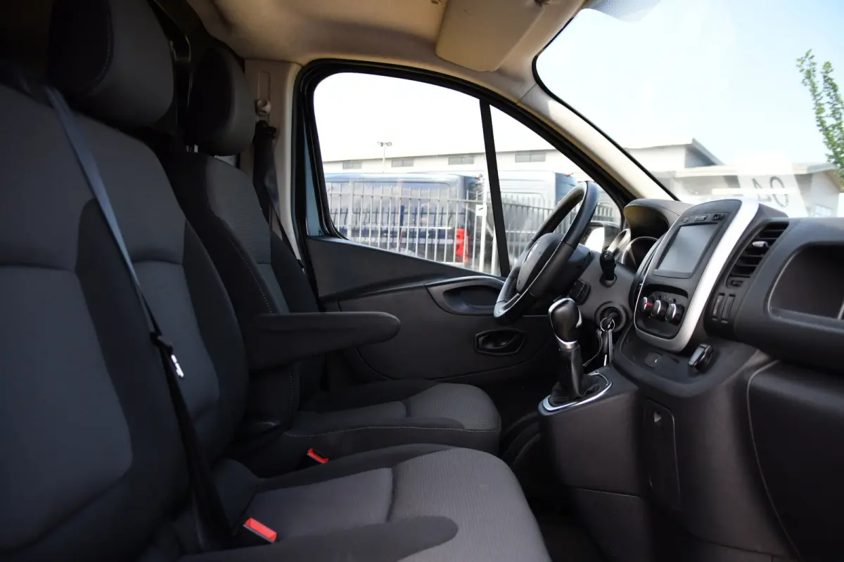 2.0 dCi 145 T29 L2H1 Black Edition Cruise, Sensoren, LED, 145pk, Multimedia, Automaat, Trekhaak, Betimmering, NAVI, Uniek!