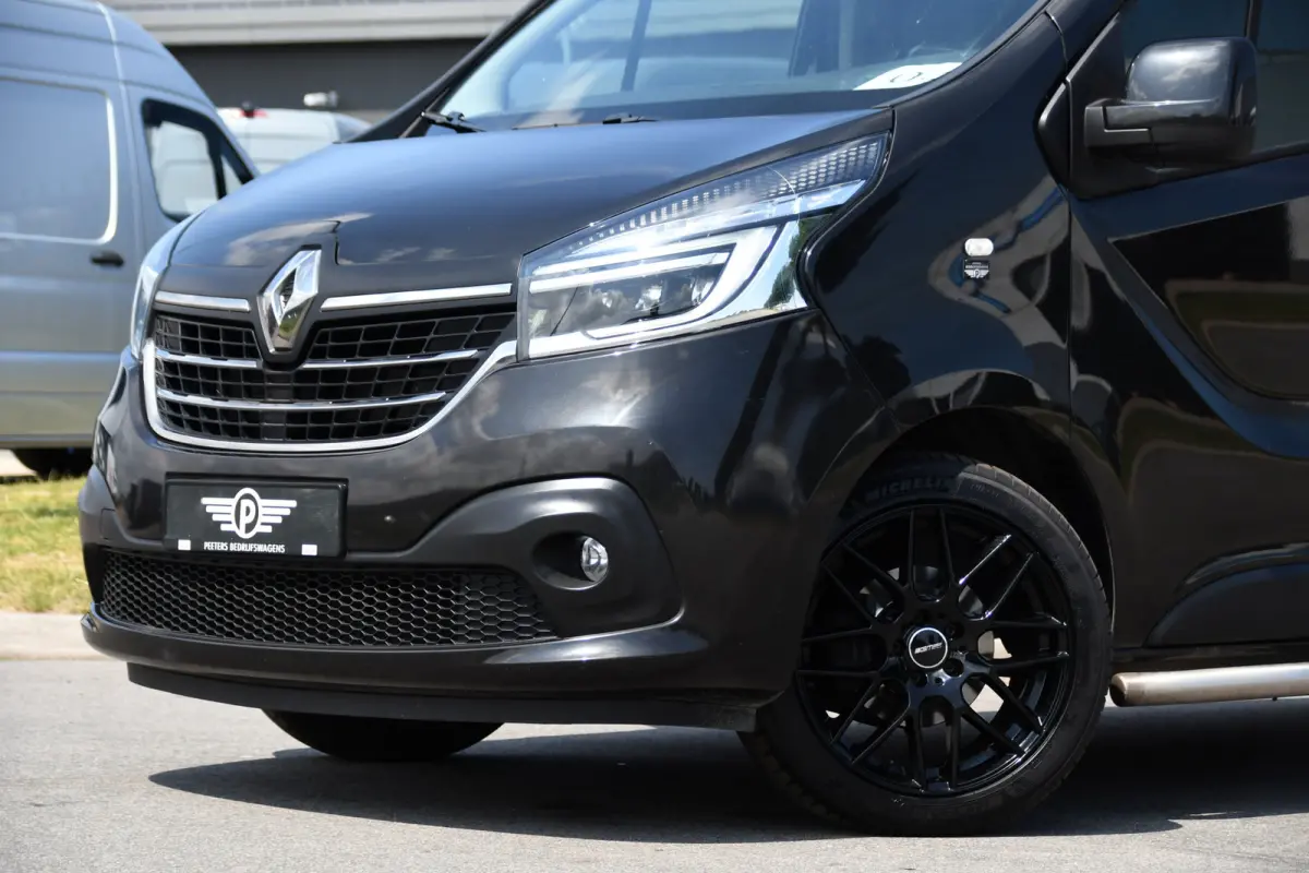 2.0 dCi 145 T29 L2H1 Black Edition Cruise, Sensoren, LED, 145pk, Multimedia, Automaat, Trekhaak, Betimmering, NAVI, Uniek!