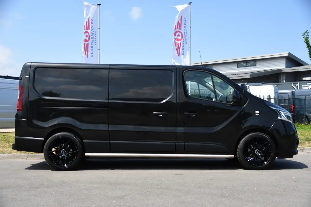 2.0 dCi 145 T29 L2H1 Black Edition Cruise, Sensoren, LED, 145pk, Multimedia, Automaat, Trekhaak, Betimmering, NAVI, Uniek!