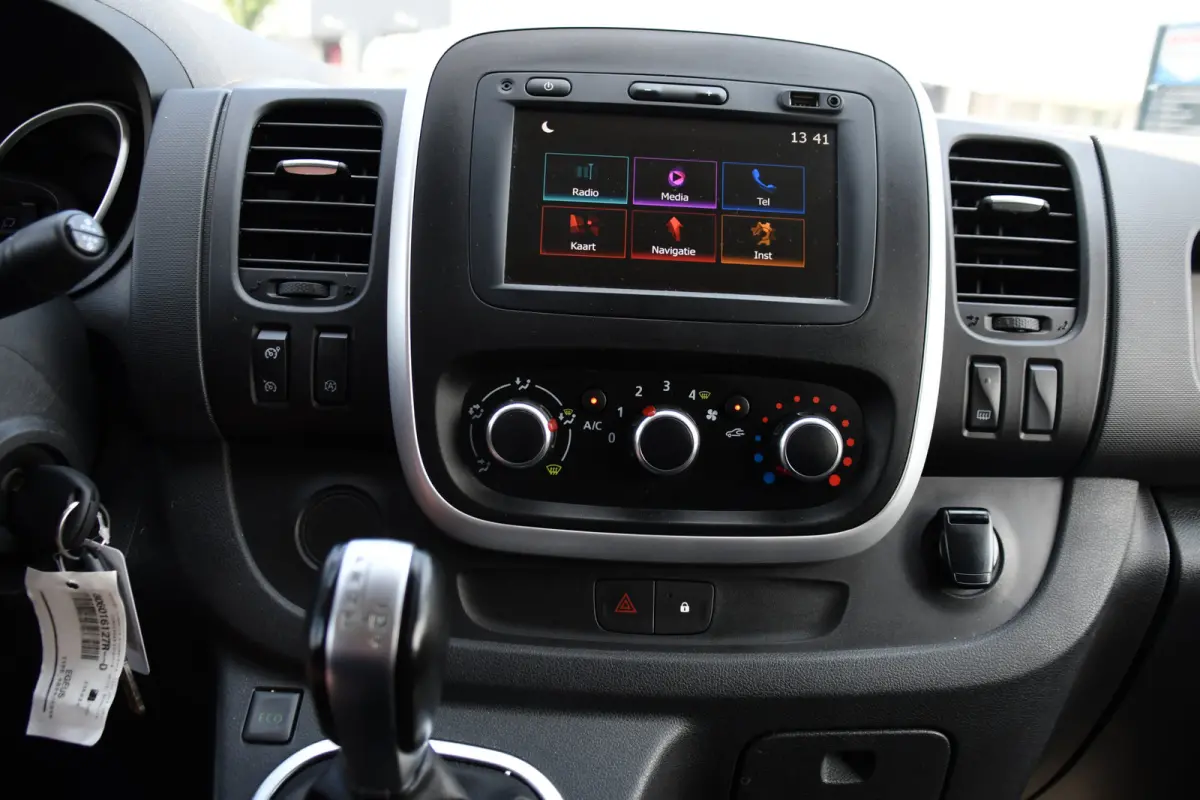 2.0 dCi 145 T29 L2H1 Black Edition Cruise, Sensoren, LED, 145pk, Multimedia, Automaat, Trekhaak, Betimmering, NAVI, Uniek!