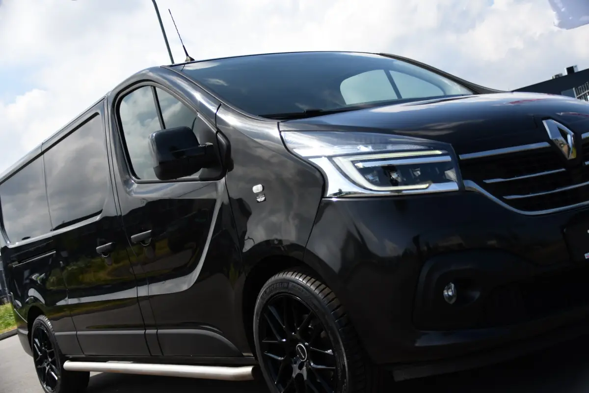 2.0 dCi 145 T29 L2H1 Black Edition Cruise, Sensoren, LED, 145pk, Multimedia, Automaat, Trekhaak, Betimmering, NAVI, Uniek!