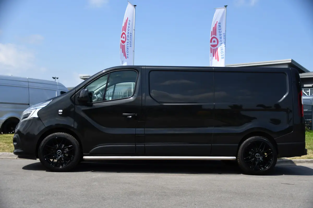 2.0 dCi 145 T29 L2H1 Black Edition Cruise, Sensoren, LED, 145pk, Multimedia, Automaat, Trekhaak, Betimmering, NAVI, Uniek!