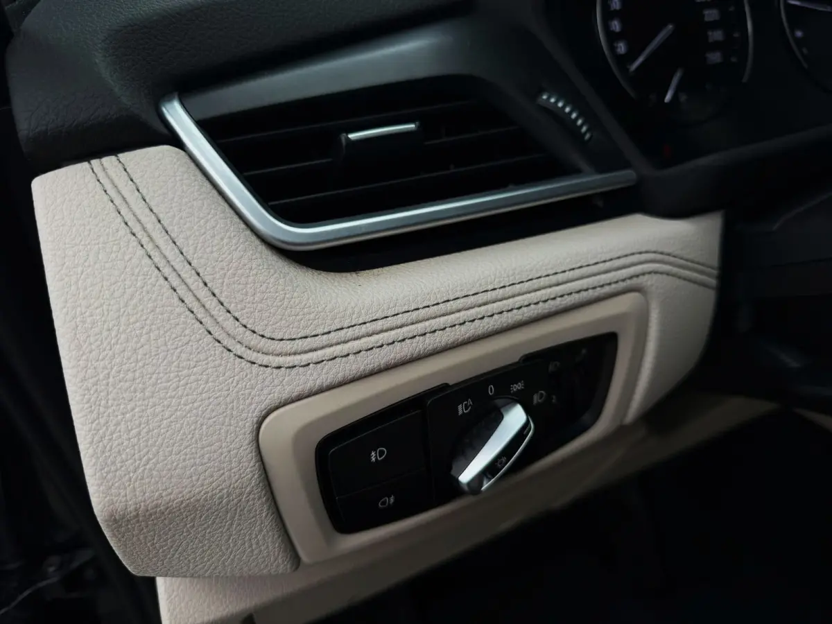 220i 7p. High Executive Edition 192PK|Nieuw model|Full Led|AUT|Leder|DAB+|StoelVW|Trekhaak|Bots|HUD|NLAuto